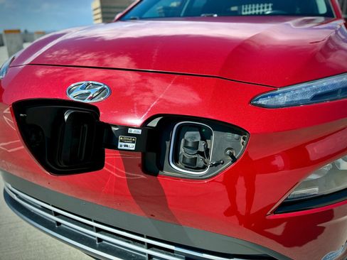 Used 2022 Hyundai Kona SEL w/ Convenience Package FWD image 16