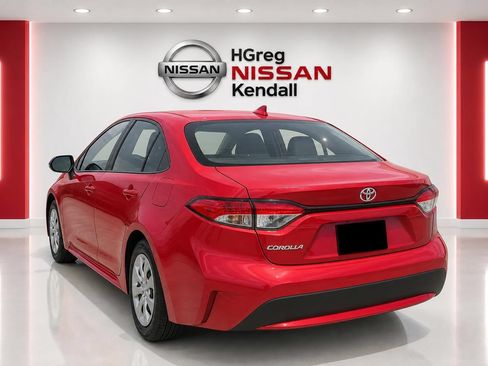 Used 2020 Toyota Corolla LE FWD image 2