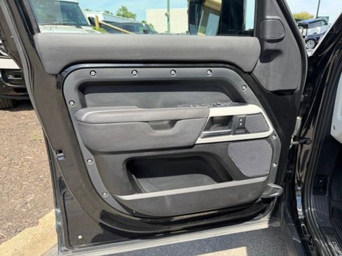 Used 2022 Land Rover Defender 110 X-Dynamic SE AWD/4WD image 19