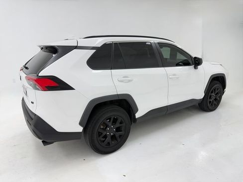 Used 2021 Toyota RAV4 LE FWD image 21