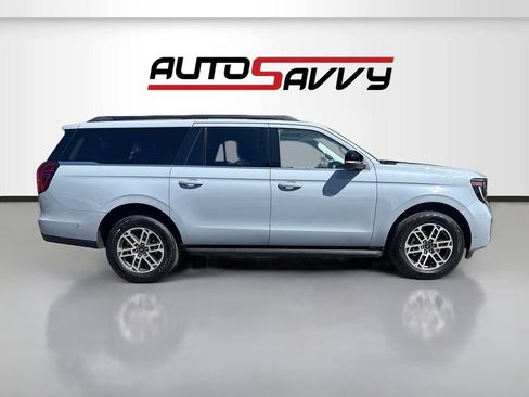 Used 2025 Ford Expedition Max Active AWD/4WD image 8