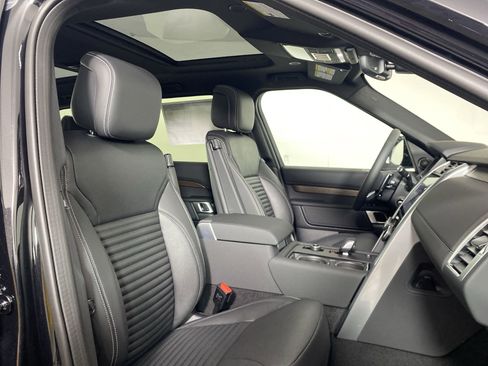 Used 2025 Land Rover Discovery S AWD/4WD image 18
