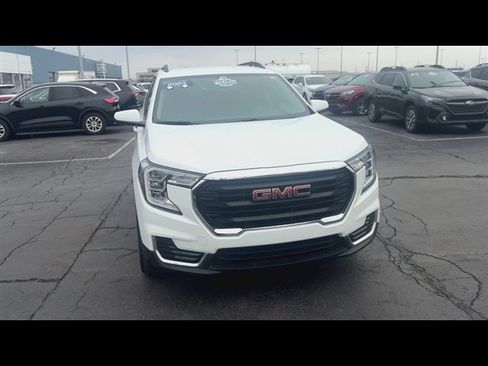 Certified 2023 GMC Terrain SLE w/ Driver Convenience Package image 3