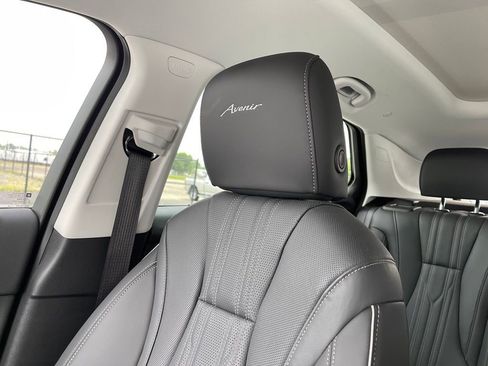 Used 2024 Buick Envision Avenir AWD/4WD image 44
