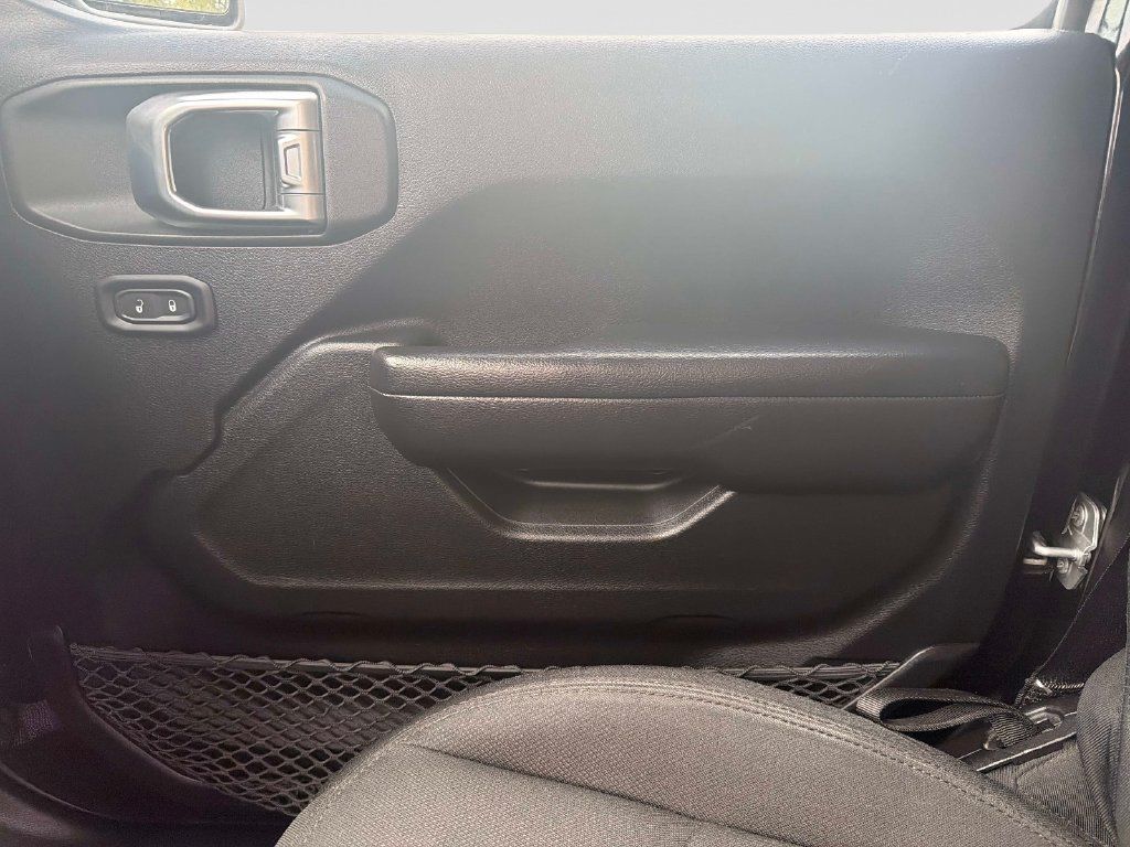 Used 2018 Jeep Wrangler Sport AWD/4WD image 17