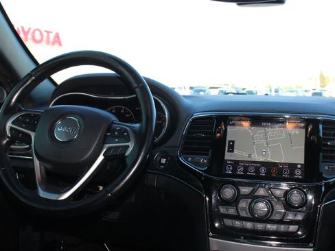 Used 2020 Jeep Grand Cherokee Limited image 24