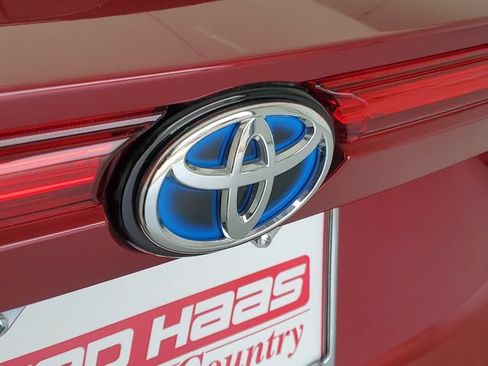 Used 2024 Toyota Venza LE AWD/4WD image 9
