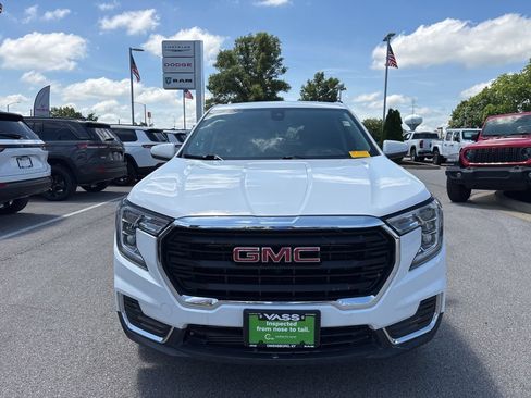 Used 2024 GMC Terrain SLE AWD/4WD image 8