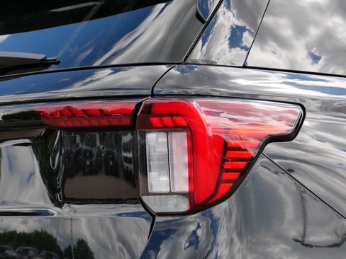 Used 2026 Ford Explorer Active w/ Active Comfort Package AWD/4WD image 17