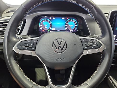 Certified 2024 Volkswagen Atlas Cross Sport SE FWD image 21