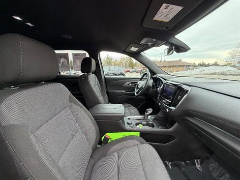 Used 2023 Chevrolet Traverse LT image 16