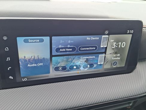 Used 2025 Nissan Kicks SR FWD image 14