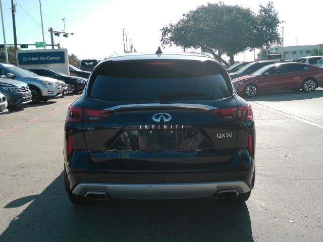 Used 2020 INFINITI QX50 Luxe w/ Navigation Package FWD image 7