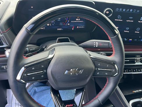 Used 2025 Chevrolet Traverse RS image 10