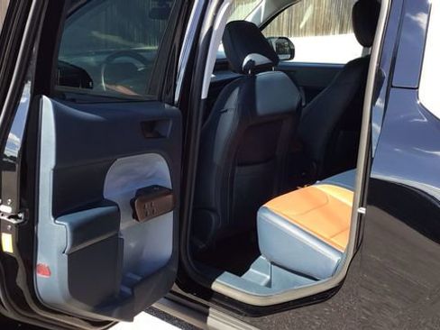 Certified 2024 Ford Maverick Lariat image 11