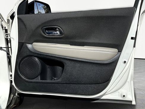 Used 2022 Honda HR-V LX image 19