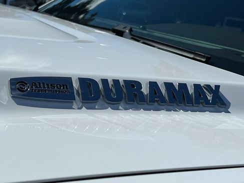 Used 2019 GMC Sierra 2500 Denali w/ Duramax Plus Package AWD/4WD image 2
