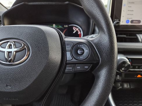 Used 2025 Toyota RAV4 XLE image 36