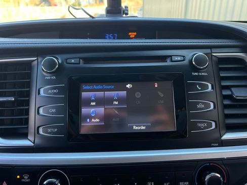 Used 2016 Toyota Highlander LE image 21