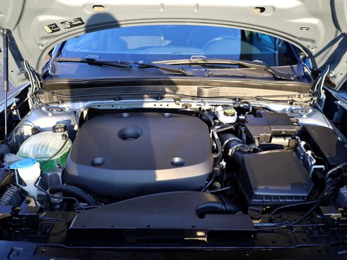 Used 2022 Volvo XC40 T4 R-Design w/ Advanced Package image 23