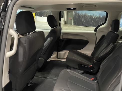 Used 2024 Chrysler Voyager LX FWD image 14
