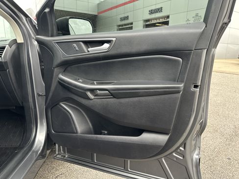 Used 2021 Ford Edge SE image 12