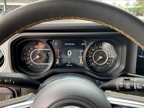 Used 2024 Jeep Wrangler Unlimited Sahara AWD/4WD image 25