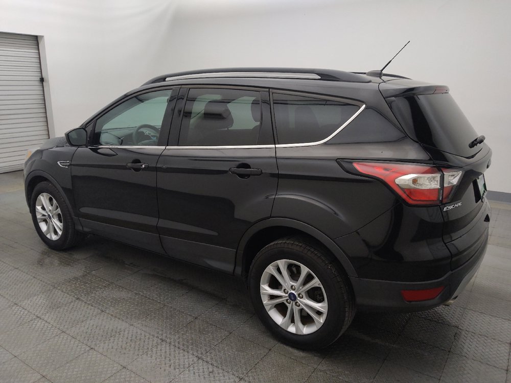 Used 2017 Ford Escape SE w/ Equipment Group 201A FWD image 3