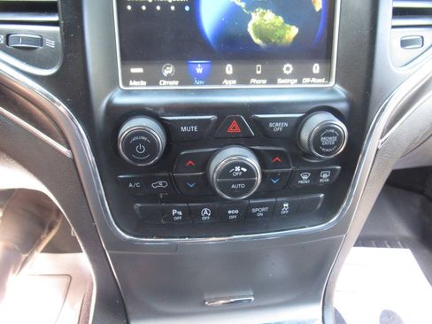 Used 2018 Jeep Grand Cherokee Limited w/ Luxury Group II AWD/4WD image 23
