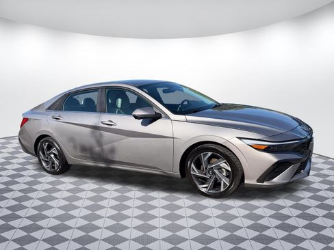 Used 2024 Hyundai Elantra Limited FWD image 1