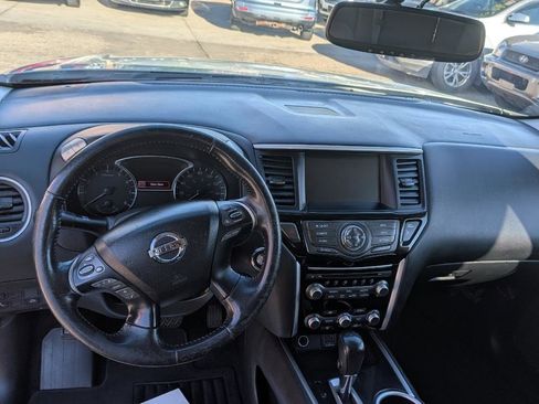 Used 2019 Nissan Pathfinder SV image 10