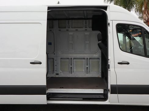 Used 2022 Mercedes-Benz Sprinter 2500 image 27