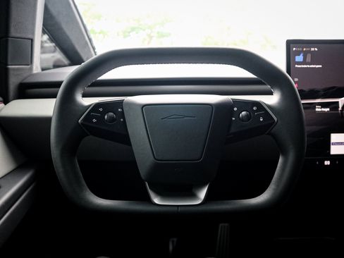 Used 2025 Tesla Cybertruck AWD Crew Cab image 6