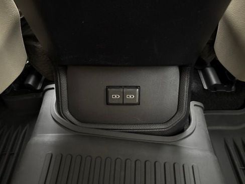 Used 2024 Toyota Highlander XLE AWD/4WD image 21