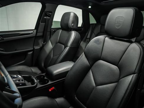 Certified 2026 Porsche Macan AWD/4WD image 5