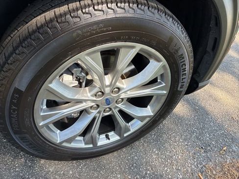 Used 2024 Ford Explorer XLT w/ Equipment Group 202A image 16