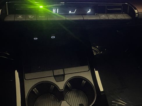 Used 2025 Toyota Prius Plug-In Hybrid image 25