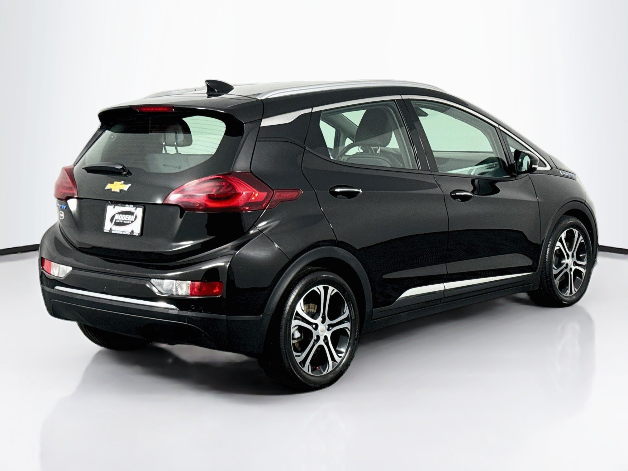 Used 2021 Chevrolet Bolt Premier w/ Infotainment Package FWD image 15