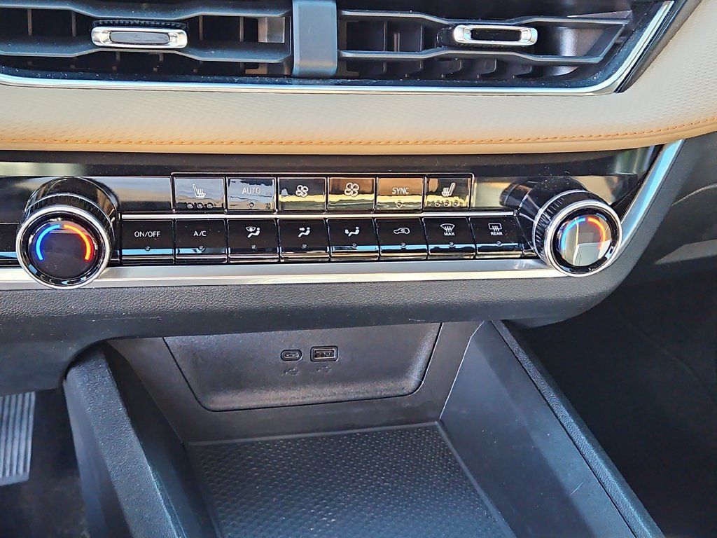 Used 2025 Chevrolet Equinox ACTIV FWD image 33