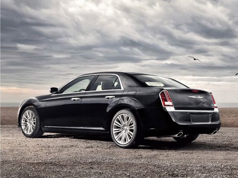 Used 2014 Chrysler 300 RWD image 1