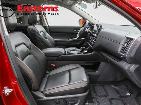 Used 2024 Nissan Pathfinder SL w/ SL Premium Package image 25