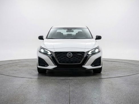 Used 2025 Nissan Altima 2.5 SV image 2