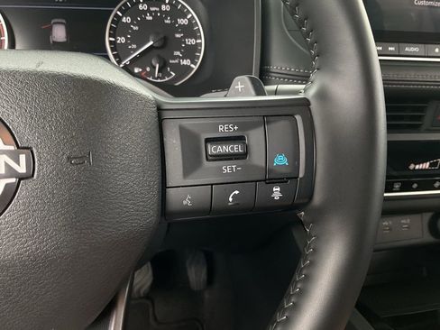 Used 2025 Nissan Rogue SV FWD image 31