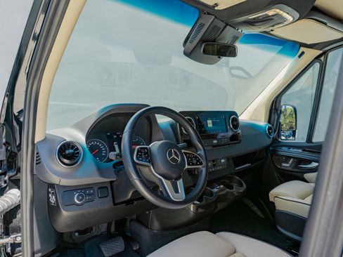 Used 2022 Mercedes-Benz Sprinter 2500 image 66