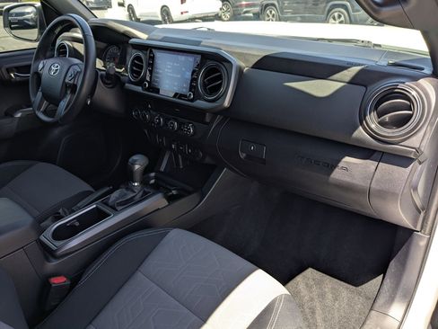 Used 2020 Toyota Tacoma TRD Off-Road AWD/4WD image 27