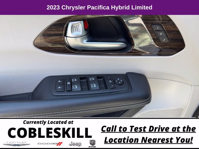 Used 2023 Chrysler Pacifica Limited FWD image 12