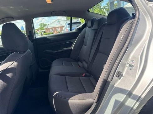 Used 2024 Nissan Altima 2.5 SV FWD image 11