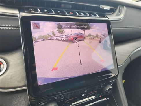 New 2025 Jeep Grand Cherokee Limited image 32