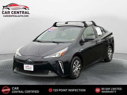 Used 2020 Toyota Prius LE image 1