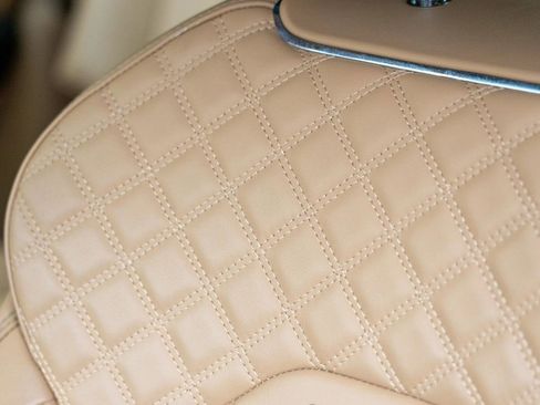 Used 2021 Bentley Bentayga AWD/4WD image 16
